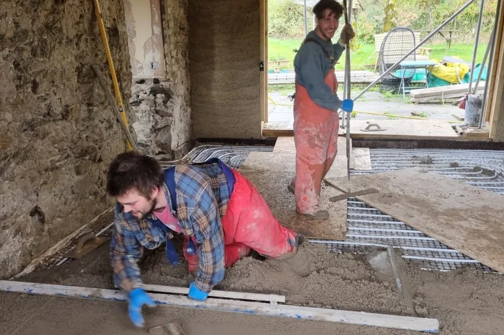 Insulated limecrete floor slab installation